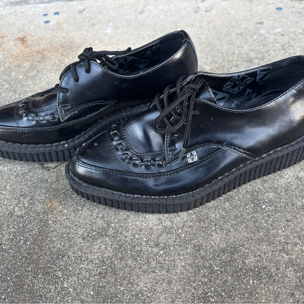Pointed creeper shoe
